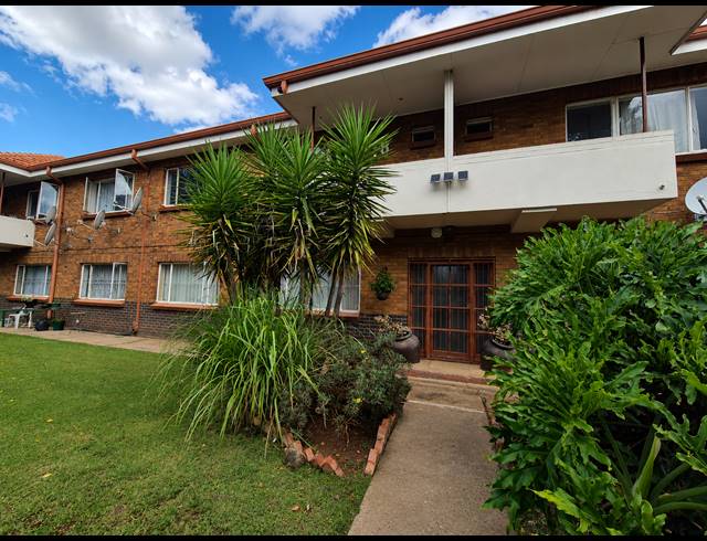 2 BEDROOM FLAT FOR SALE IN THREE RIVERS